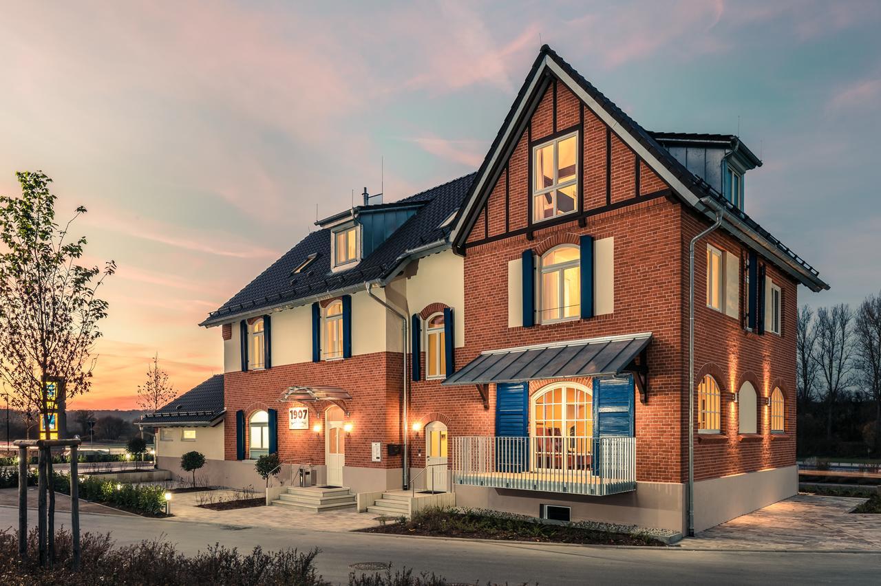 ノイエンシュタット・アム・コッハー Bahnlounge 1907 Bed & Breakfast エクステリア 写真