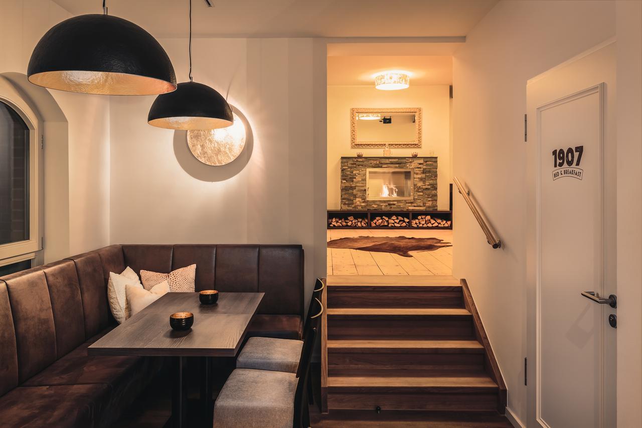 ノイエンシュタット・アム・コッハー Bahnlounge 1907 Bed & Breakfast エクステリア 写真